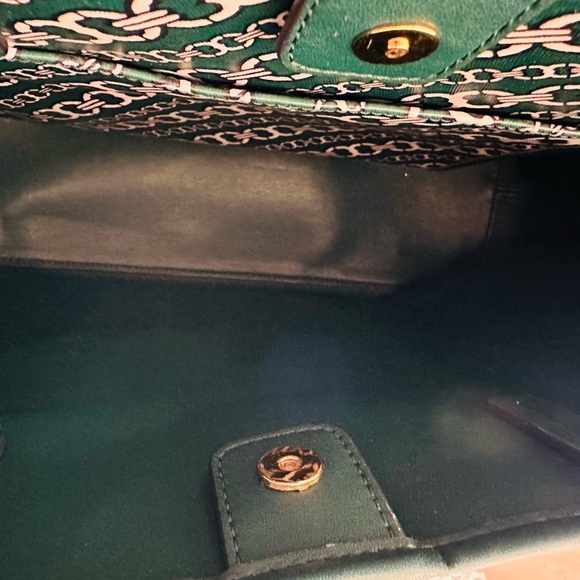 Tory Burch chain motif Tote PVC,with dk. green leather accents/trim. Great cond. - Picture 7 of 7